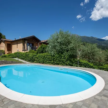 Piscina E Vistalago Crocemenaggio Cir 013145-00318 * ميناجيو