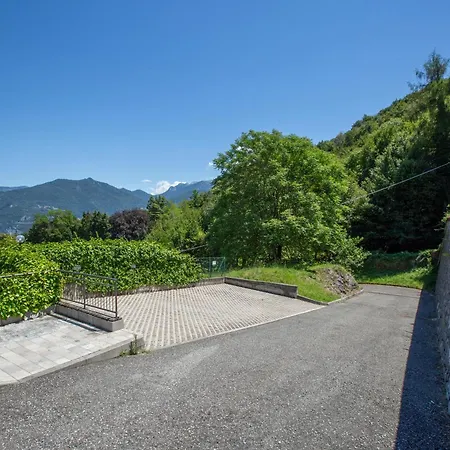 Piscina E Vistalago Crocemenaggio Cir 013145-00318 ميناجيو