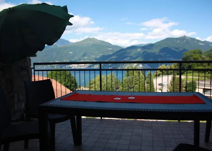 Piscina E Vistalago Crocemenaggio Cir 013145-00318 メナッジョ