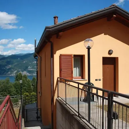 Piscina E Vistalago Crocemenaggio Cir 013145-00318 * メナッジョ